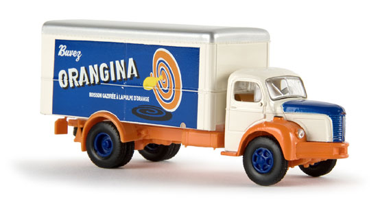 Camion Berliet GLR 8 ‚ blanc‚ bleu et orange ”ORANGINA”