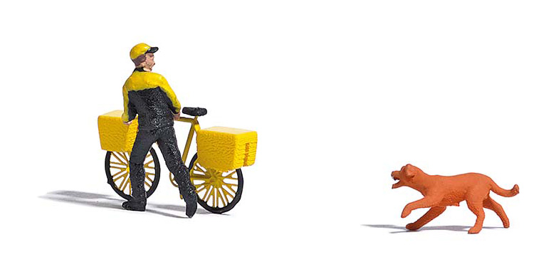 Facteur avec vélo postal‚ poursuivi par un chien