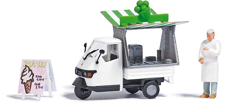 Tricycle de marchand de glace avec marchand et panneau publicitaire