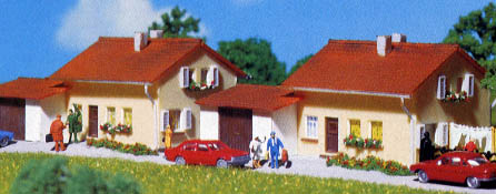 Ensemble de 2 habitations avec garages ‚ 7.8x7.5x4.2 cm (2 fois)