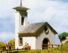 Chapelle toiture en pierres cloche mobile et visible  7.9x6.2x6.4 cm