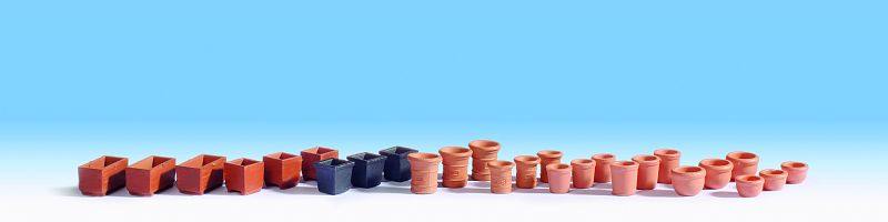 Assortiment de 27 pots de fleurs vides