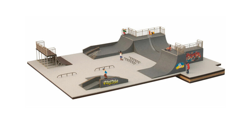 Parc de Skate Board micro-motion anim par des tours et des sauts de 6 skate boardeurs