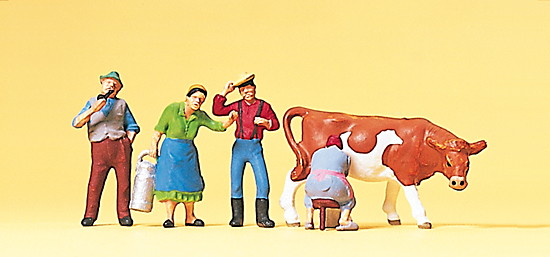 A la ferme (4 personnages avec accessoires une vache bidon de lait etc..)