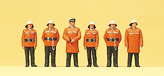 6 pompiers allemands en tenue de protection