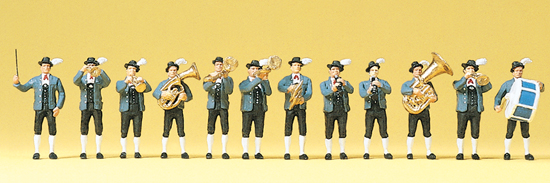 12 musiciens bavarois debouts‚ chef‚grosse-caisse‚cymbales‚ trombones‚ trompettes‚etc