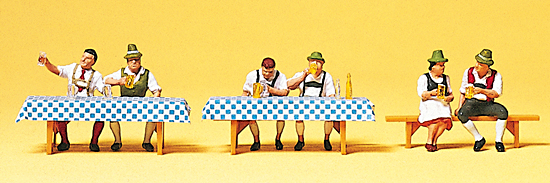 A la fte de la bire  Munich (6 personnages en costumes Bavarois avec bancs tables et accessoires)