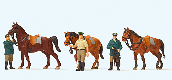 Police à cheval : 3 cavaliers pieds à terre et leurs chevaux