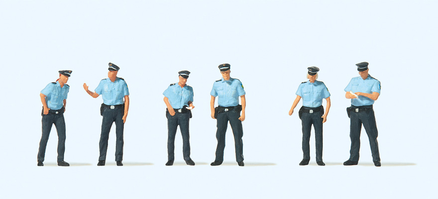6 policiers en tenue dt