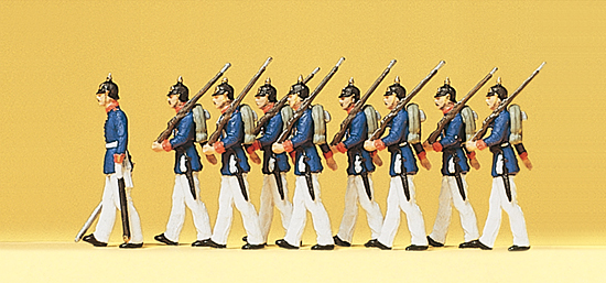 9 soldats prussiens vers 1910 en tenue de parade