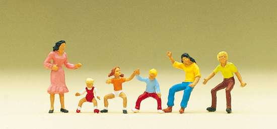 6 figurines pour mange (3 enfants et 3 adultes)