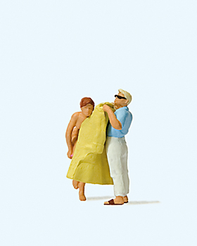 1 homme et 1 femme‚ changement d’habits à la plage