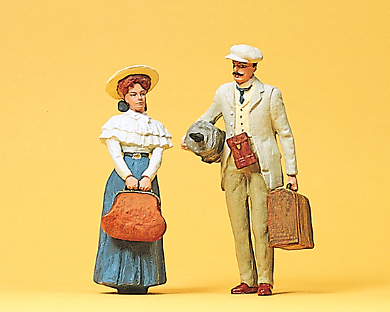 Couple en voyage‚ avec valises‚ sacs