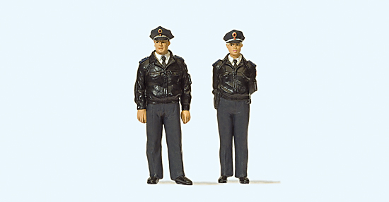 2 policiers debouts en uniforme bleu