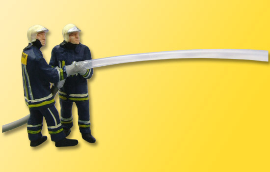 2 pompiers en train dteindre un incendie avec lance illusion de jet deau figurines animes avec moteur inclus